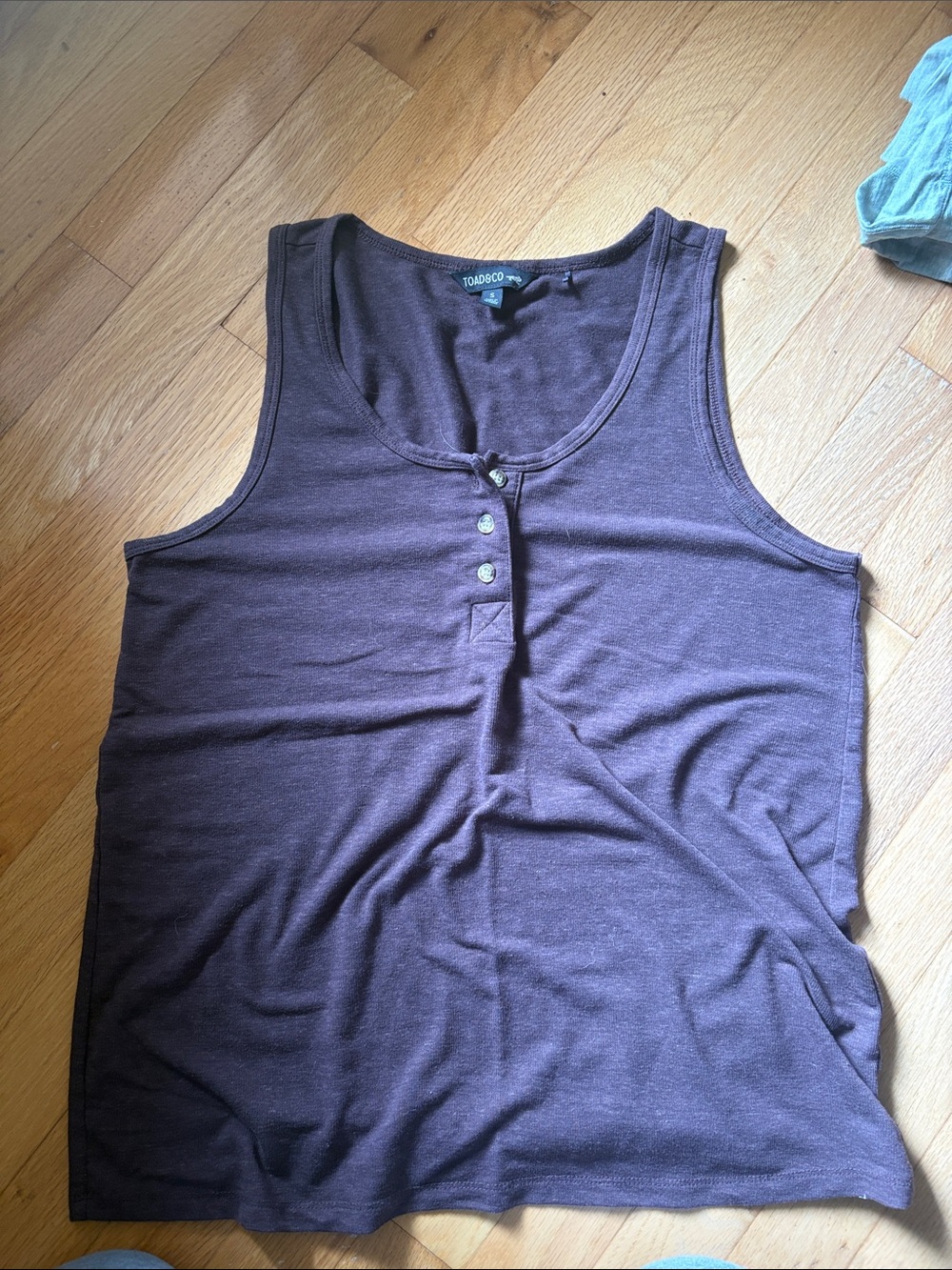 burgundy sleeveless henley tank top